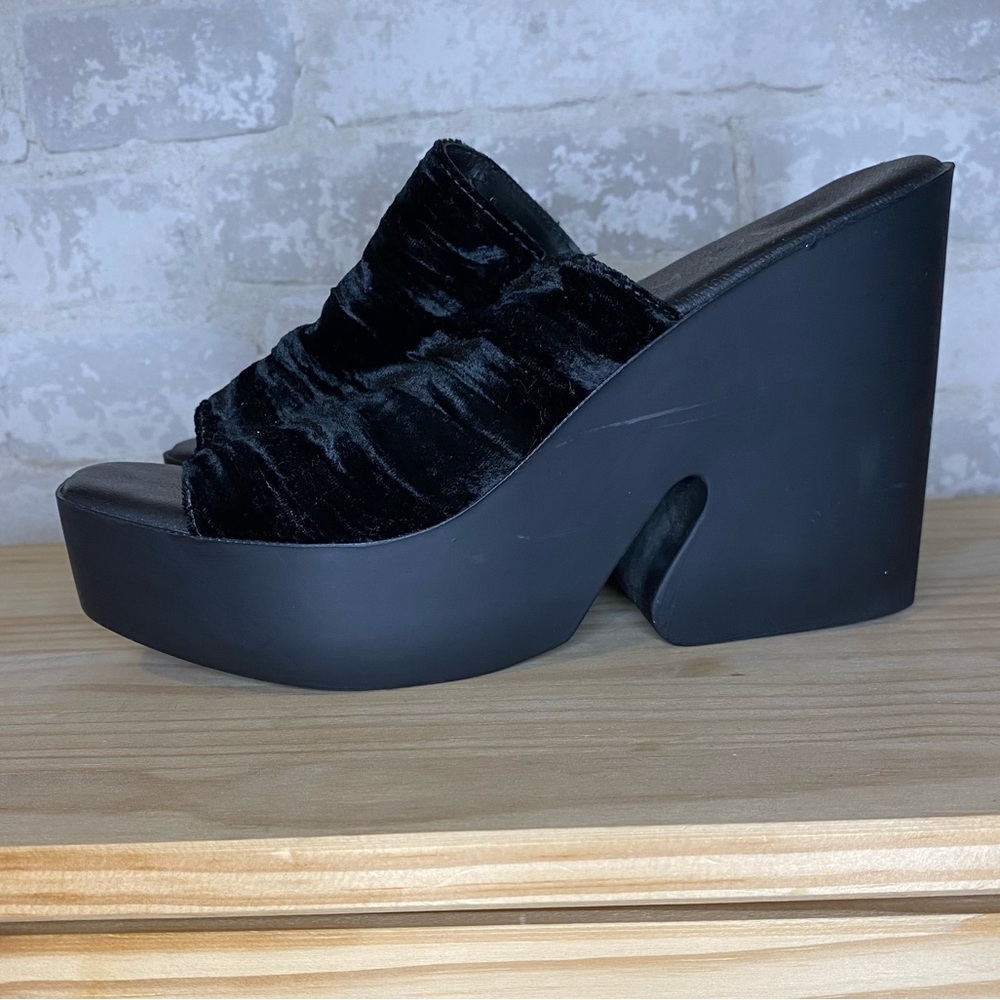 Sbicca 90s Black Velvet Cut Out Wedge Mules Platform